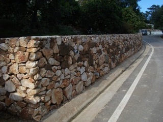stone walls and rockeries algarve